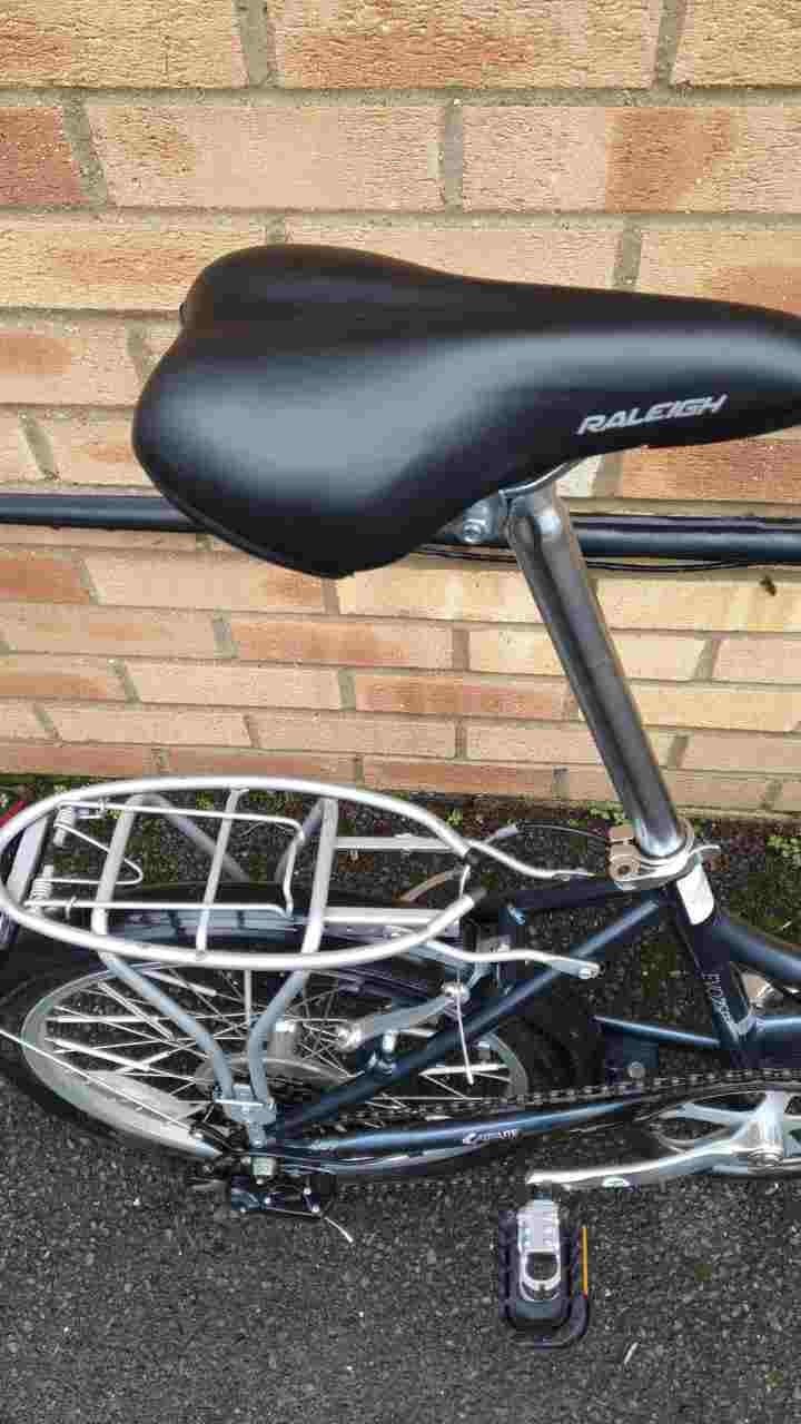 Lightweight Aluminium Raleigh Evo7SP Folding Bike is in excellent condition