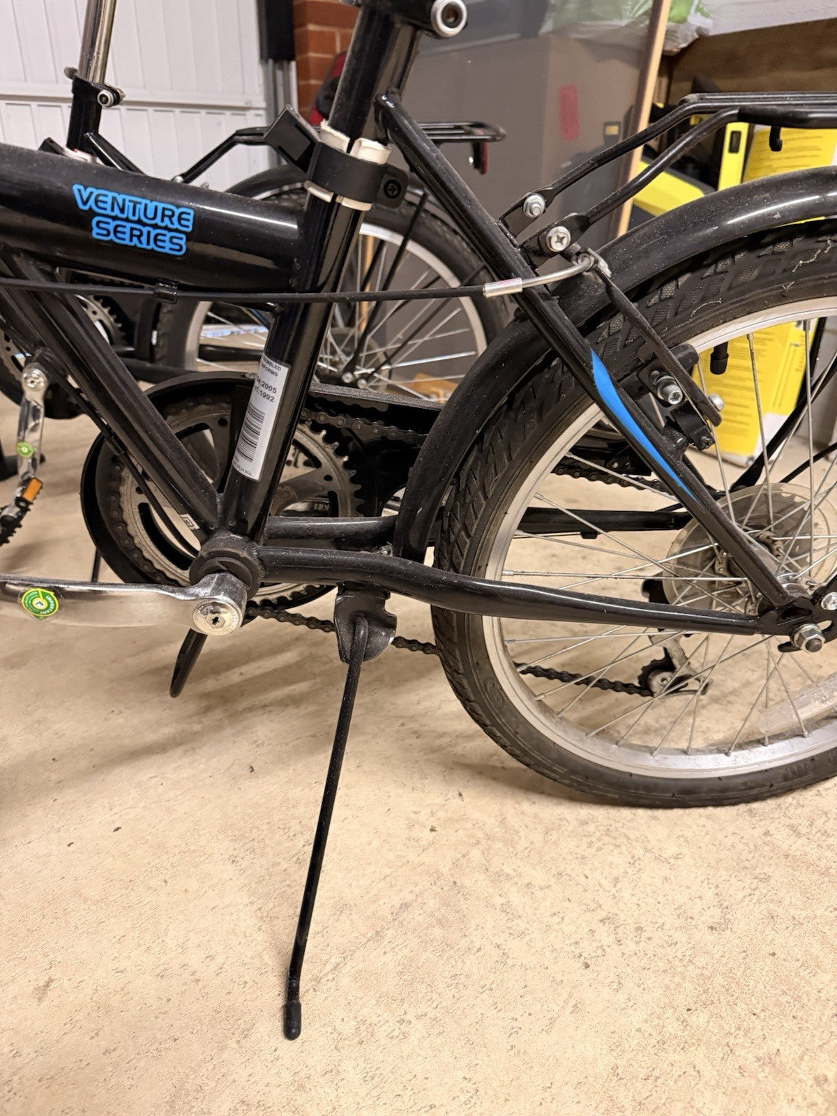 2 X Classic saker folding bikes + bike floor pump