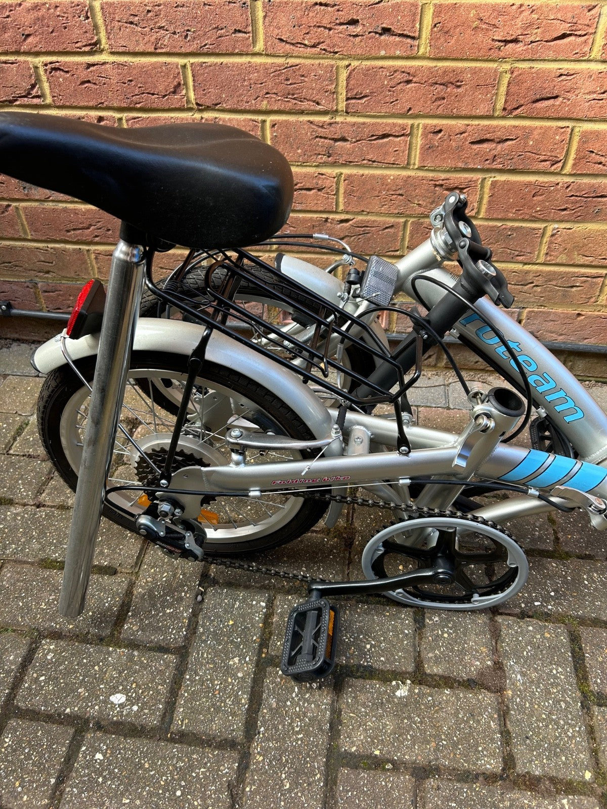 silver unisex fold up bike, aluminium alloy, never used