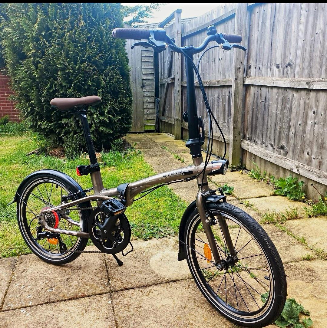 BTwin Tilt 900 20in Folding Bike V-Brakes, Derailleur Gears