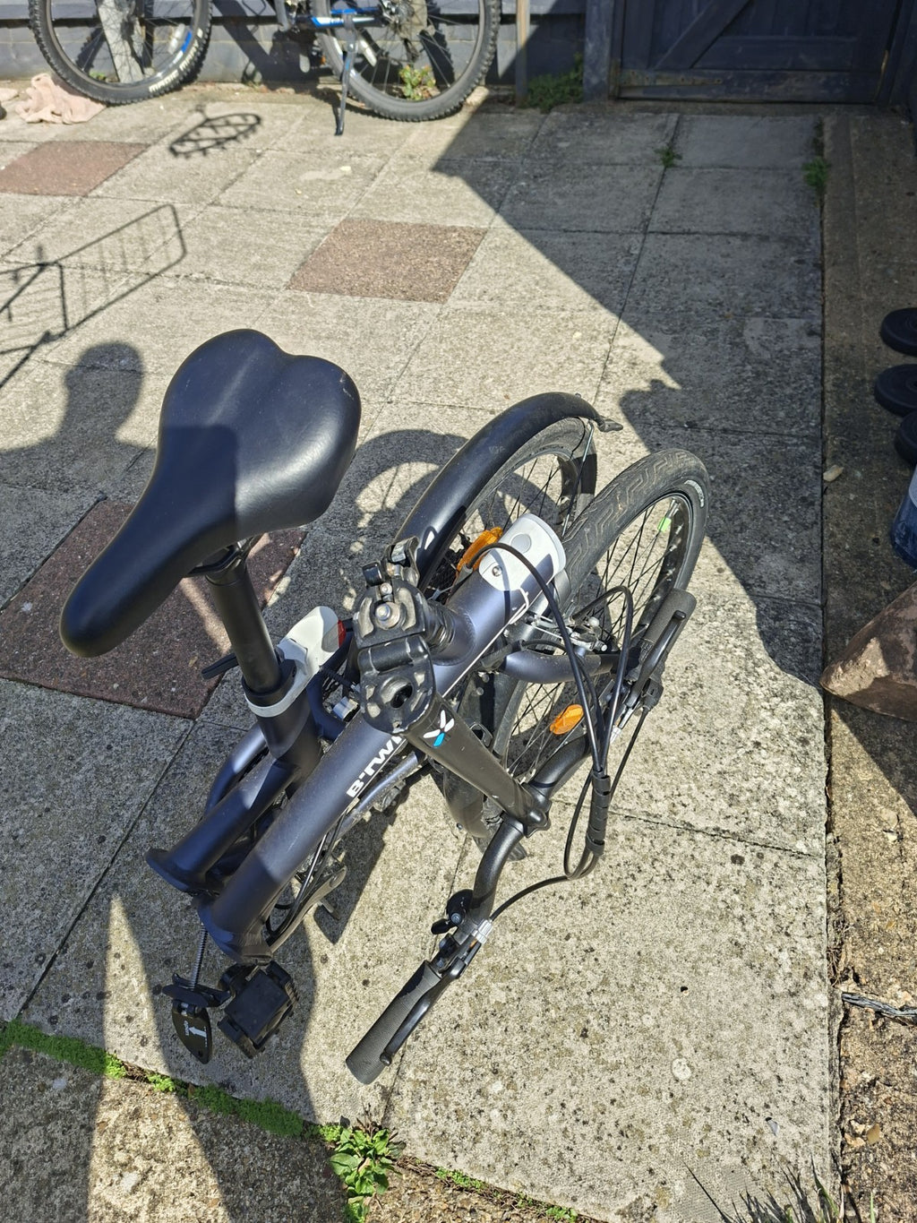 BTWIN Tilt 500 Folding Bike - Very Good Condition - blue - 20 inch wheels