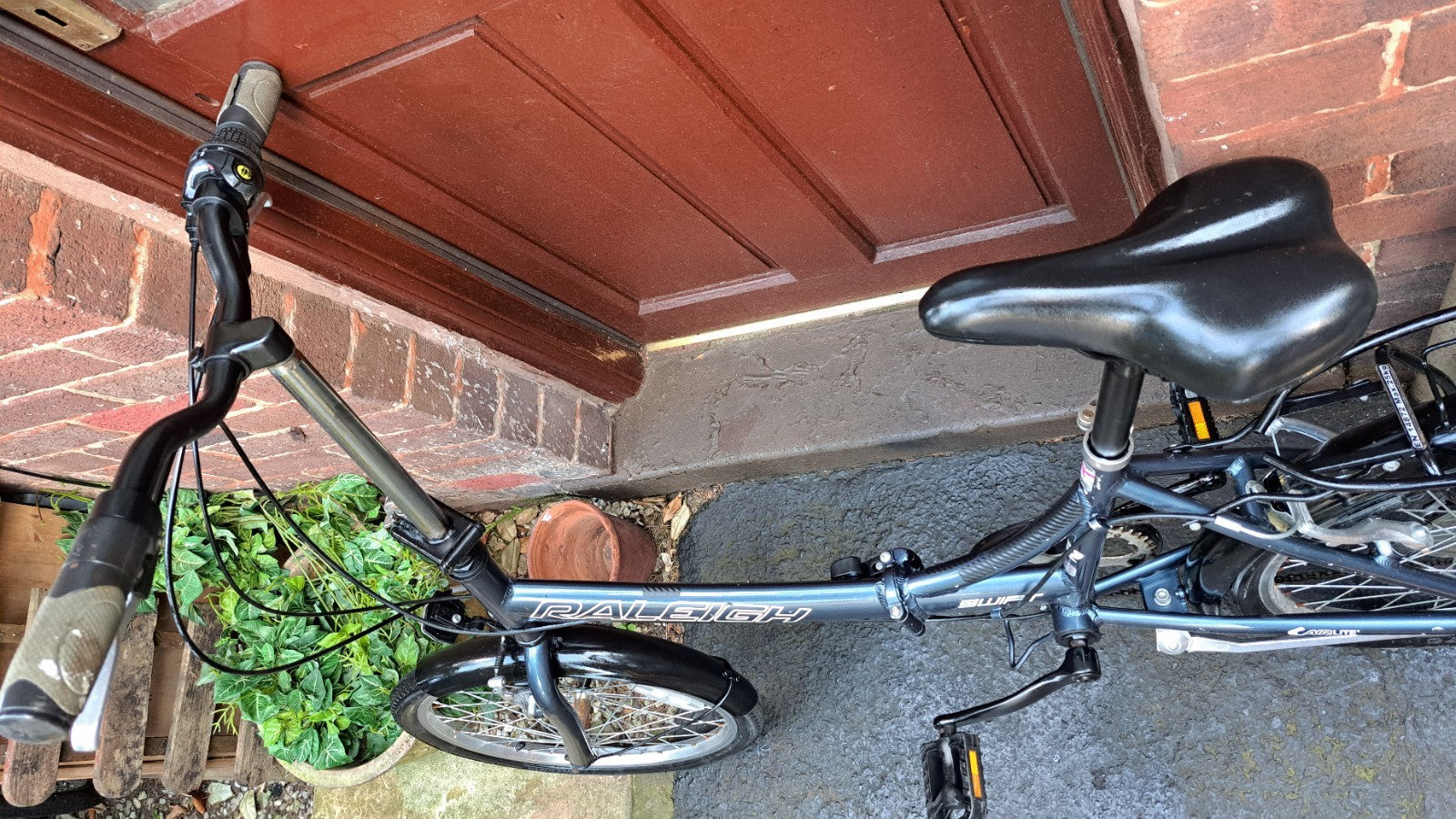 RALEIGH SWIFT FOLD UP BIKE