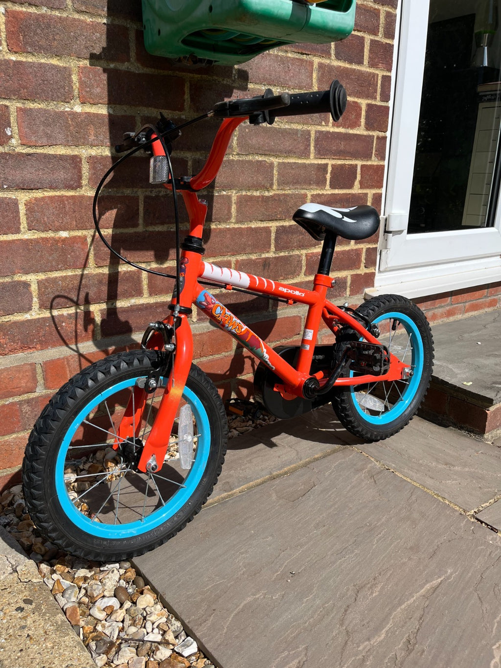 Apollo Claws 14" bike. Clean condition + folding stabilisers!