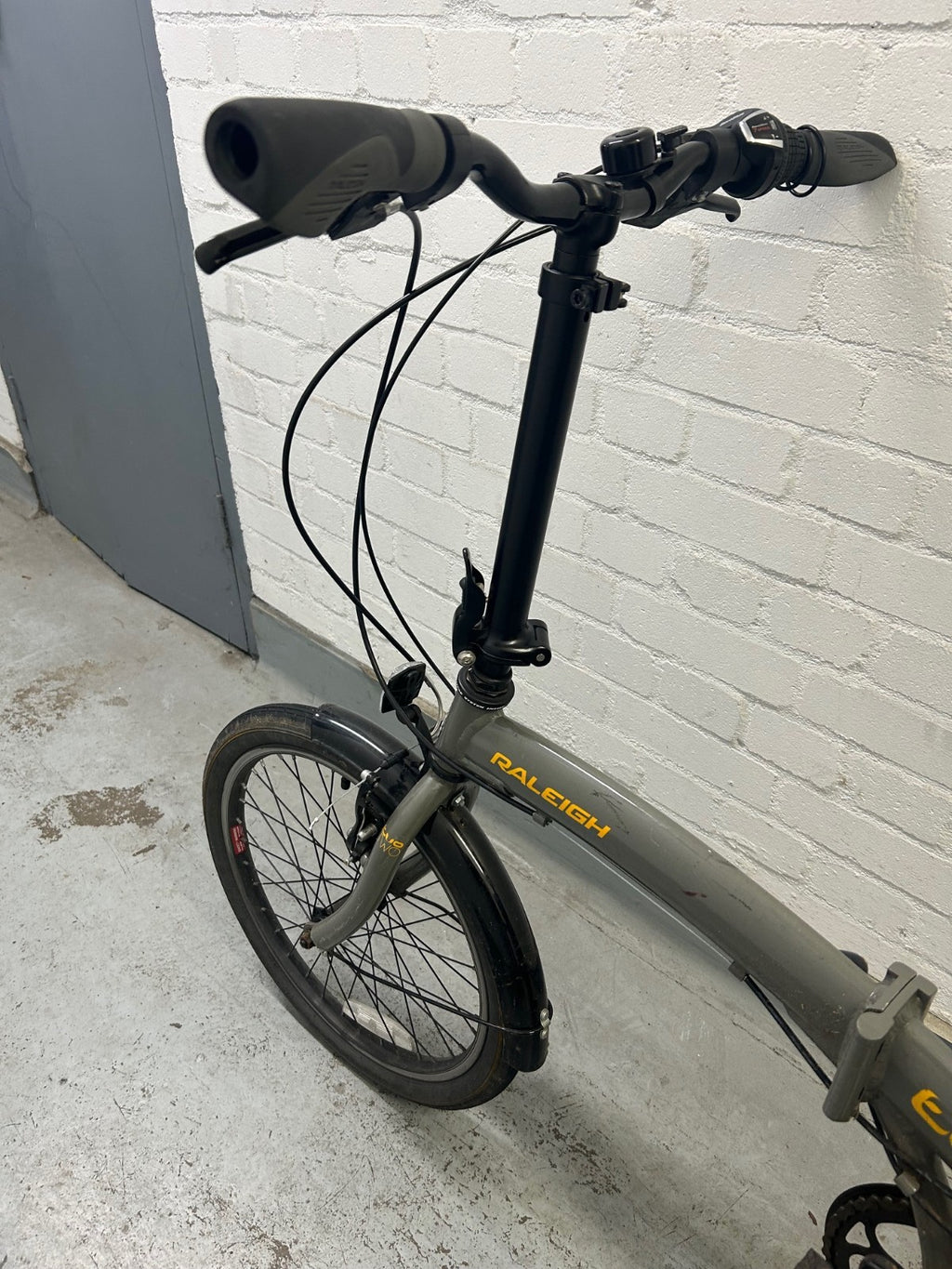 Raleigh Evo 2 Folding Bike 7-Speed Shimano Gears Grey Good Condition