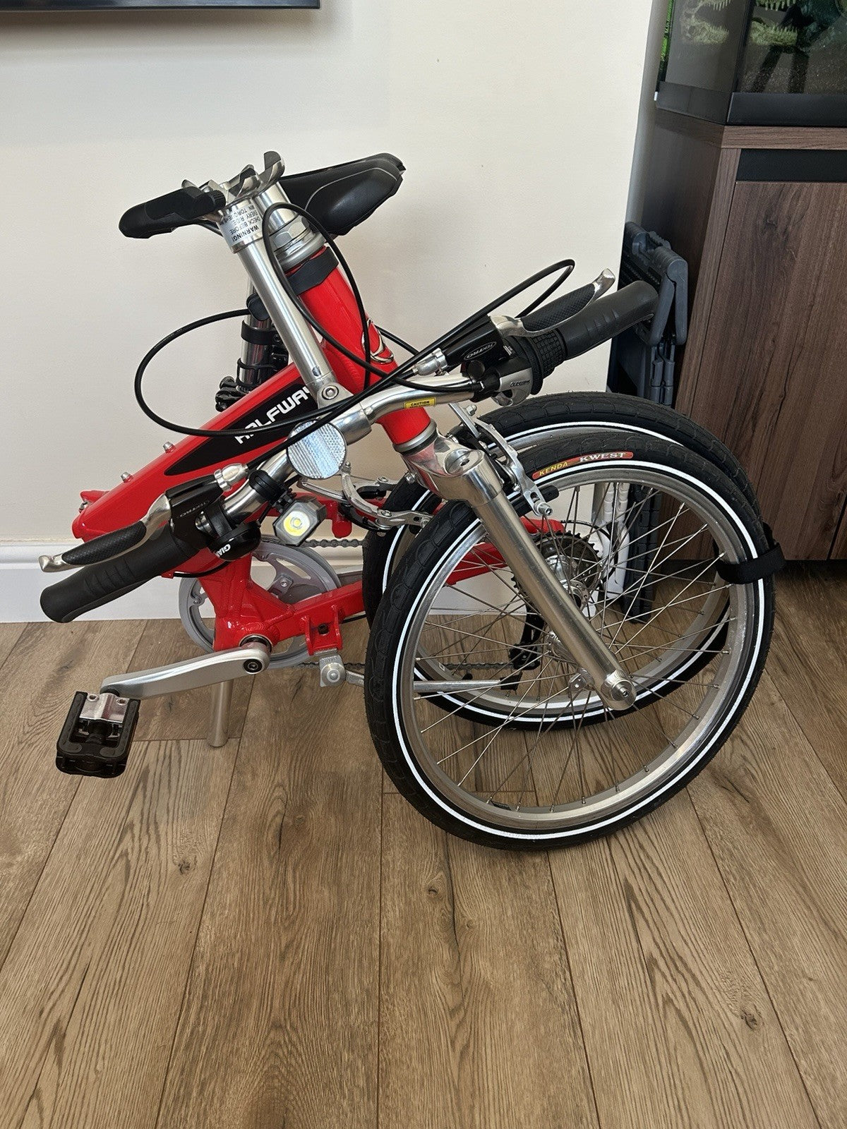 VGC Giant Halfway Folding Bike 20”  7 Spd Commuting Train Camper Travel Shimano