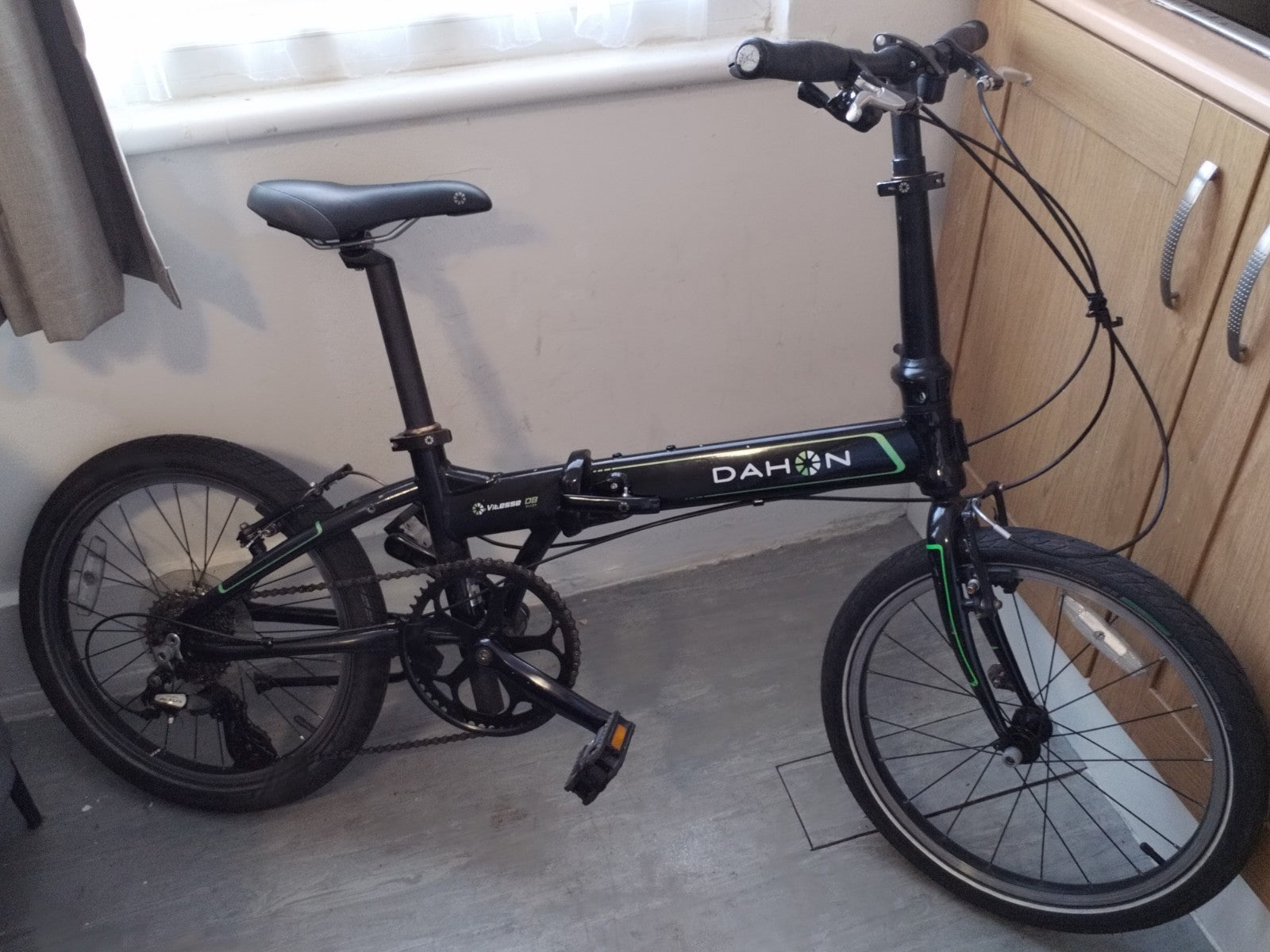 Dahon D8 Folding Bike