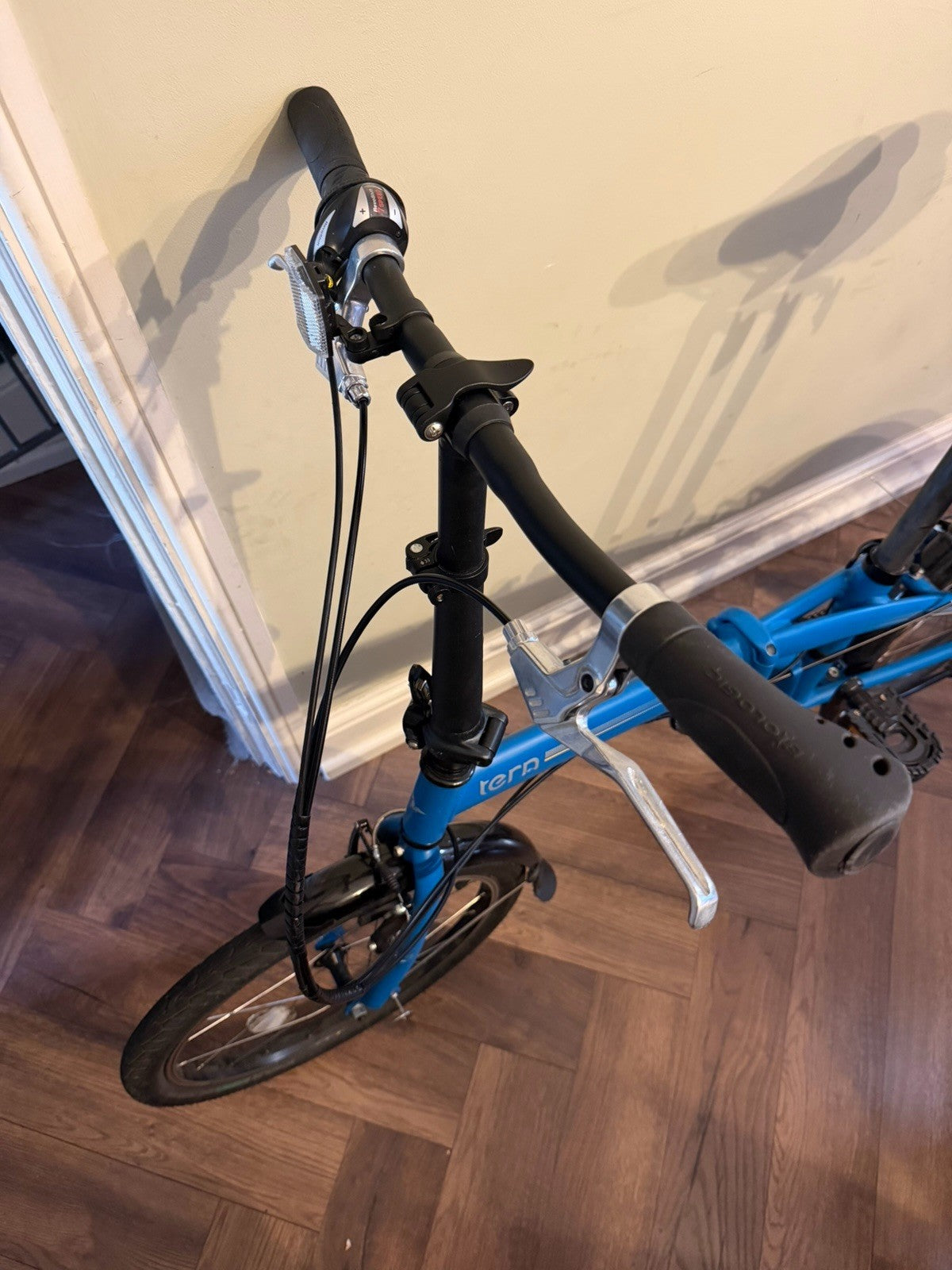 Tern Link B7 Folding Bike with 20 inch Wheels, 7 Speed. Light Blue