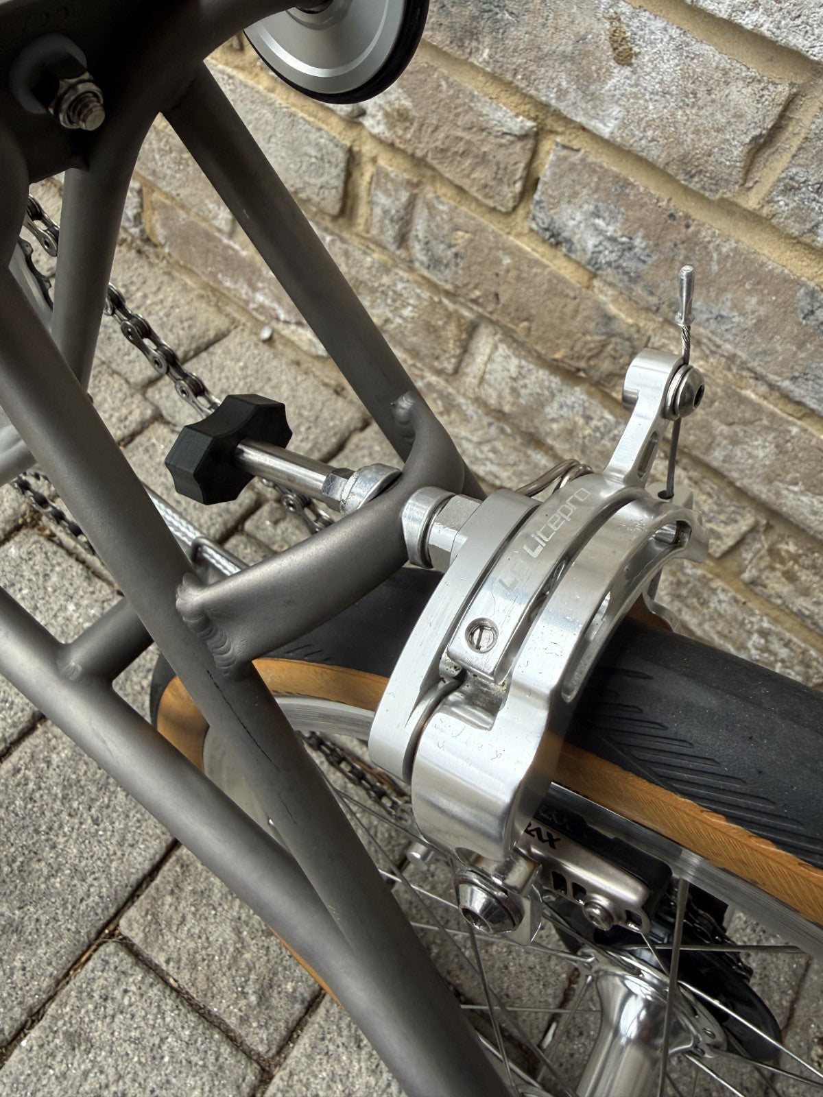Brompton White Superlight Titanium S2E-X + OVER £400 UPGRADES - WORLDWIDE SHIP