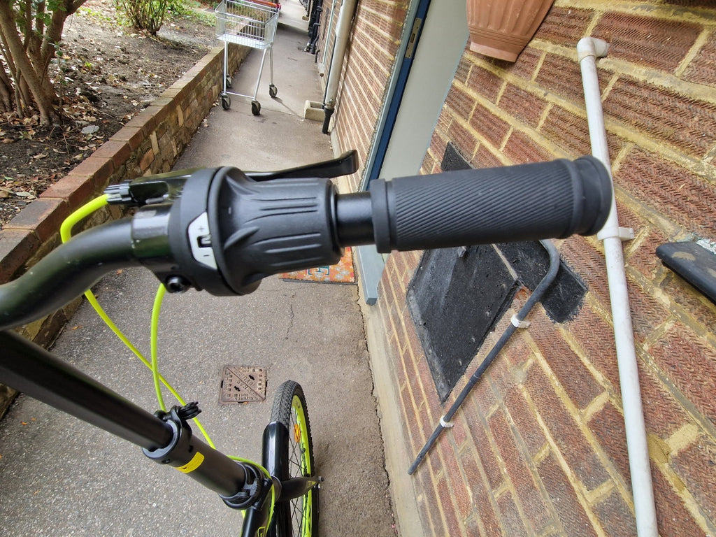 BELDERIA X7 20in Folding Bike Black/Green Disc Brakes Rear Rack Mudguards