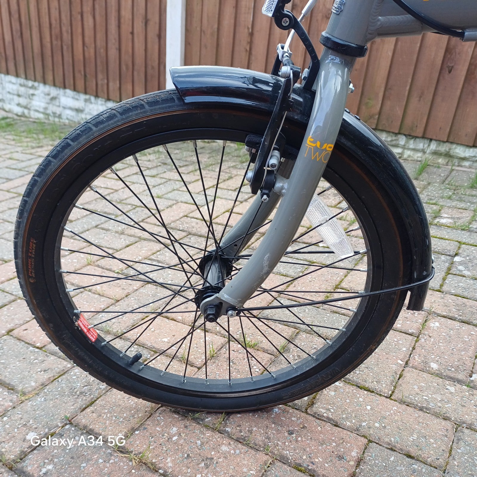 Raleigh Evo 2 Folding Bike 7-Speed Shimano Gears Grey