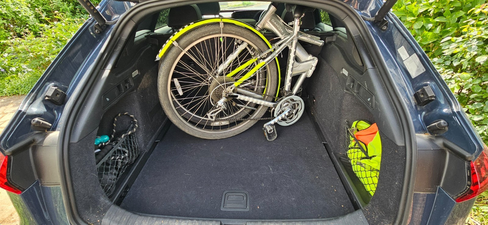 Dahon Espresso Folding Bike: 26" Wheels, mudguards,  Hi-Viz extras