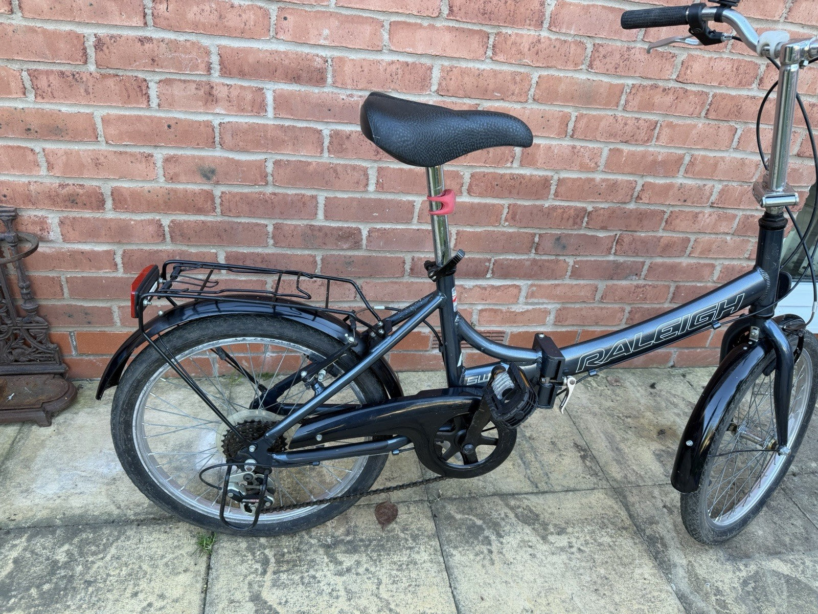 Blue Folding Raleigh Swift Fold up  Frame 6 Gears Revoshift 20” Wheels