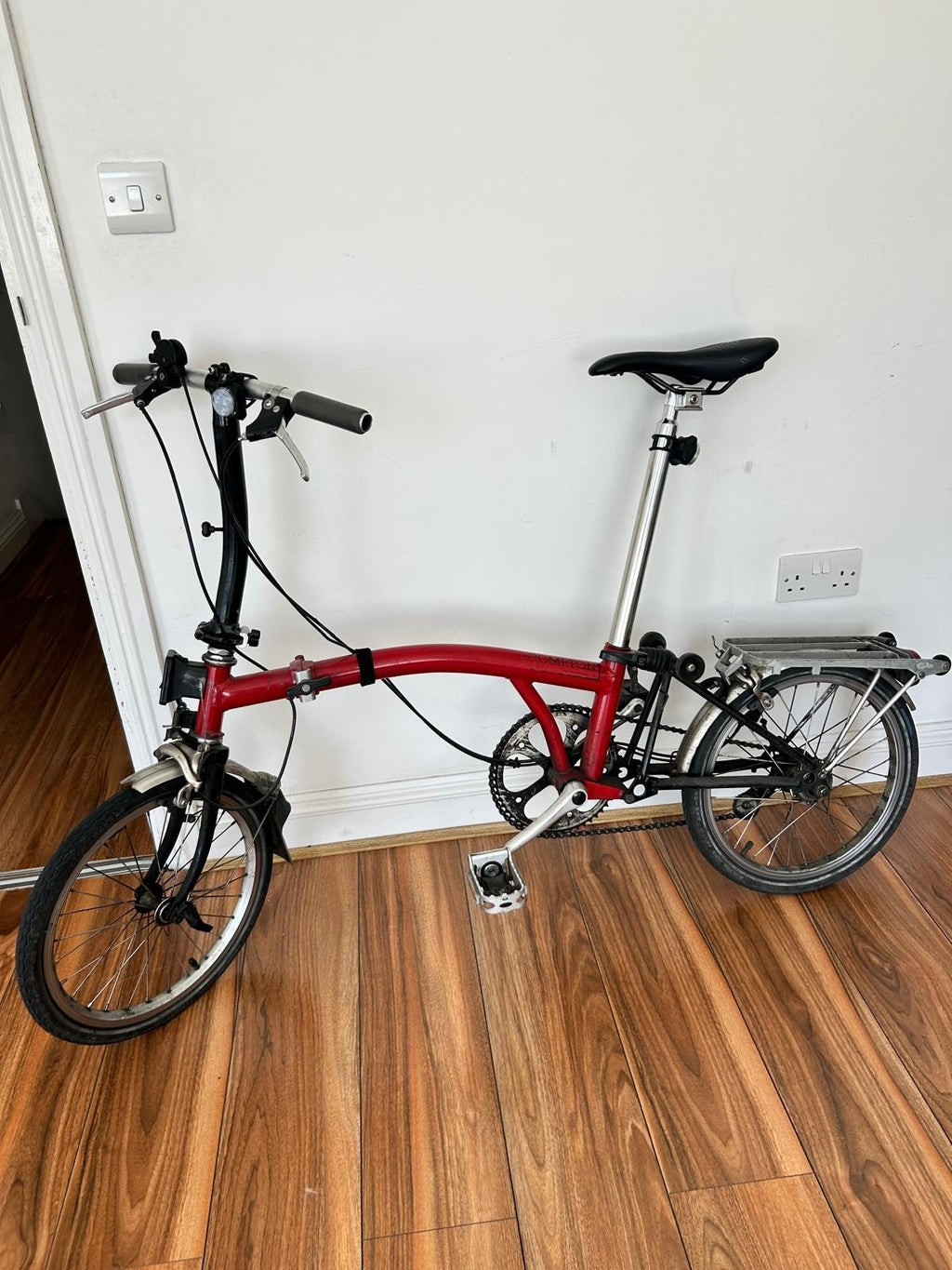 Brompton M3L 3-Speed Folding Bike – Red – Good Condition