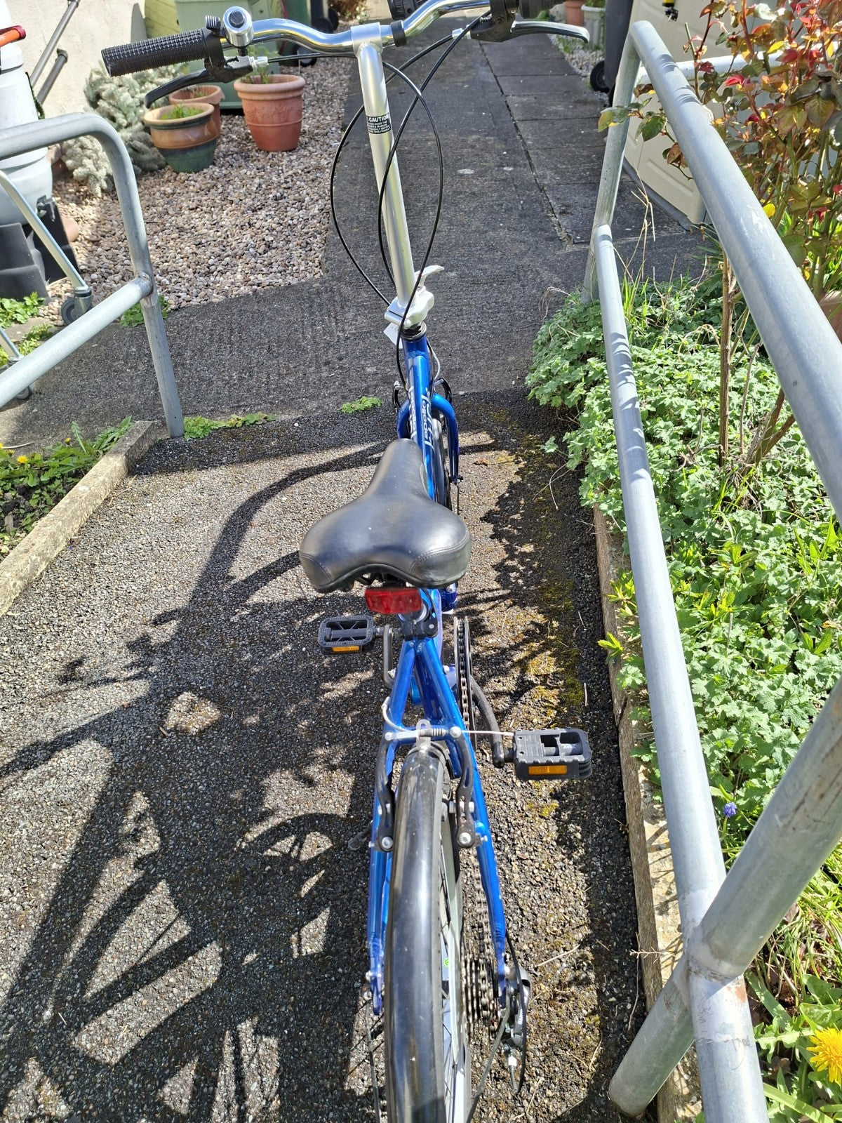 Apollo Tuck Folding Bike 20 6-Speed, Excellent Collection Only From LS21 3JA