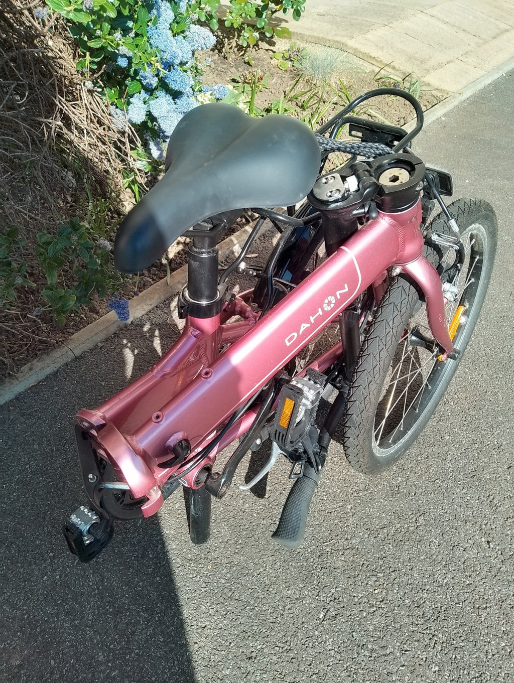 Dahon Mariner D8 Folding Bike - 20" Wheel - Pink