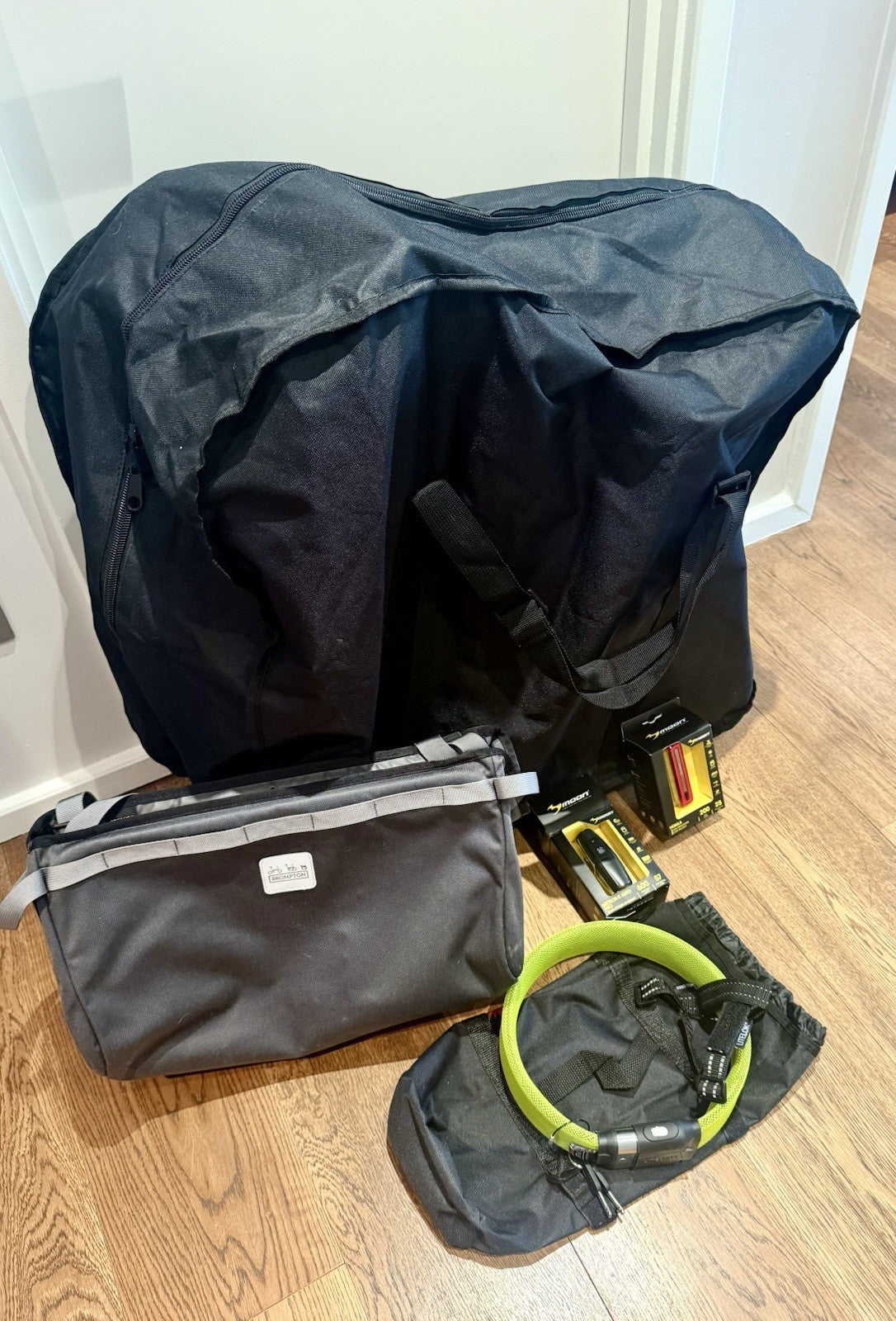 Brompton Folding Bike Black 6 Speed + 2xBrompton Bag, LITELOK, Lights & Cover