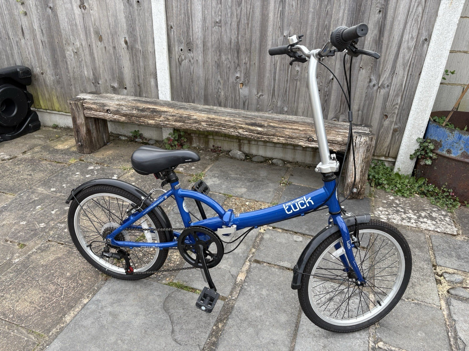Apollo Tuck Folding Bike 20" 6-Speed