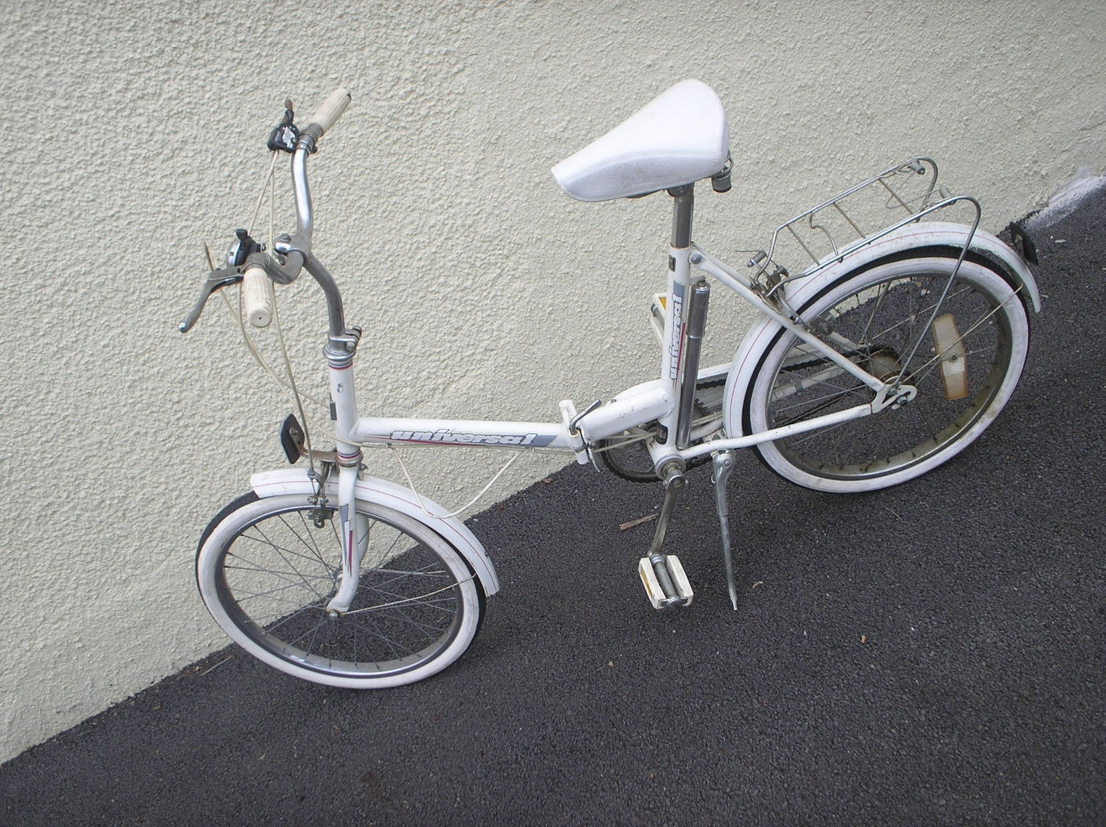 Universal girls small ladies 1980s folding vintage retro bicycle bike cycle