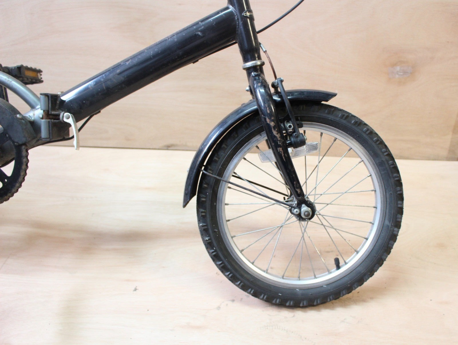 Black compact stowaway folding bike. Good working condition. Shopping. S size