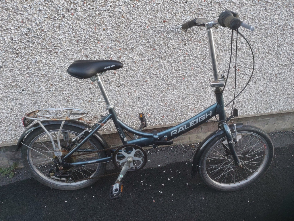 Raleigh EVO 7SP Folding Bike, Aluminum Frame, 20" Wheels, 7 Speed with Revo Grip