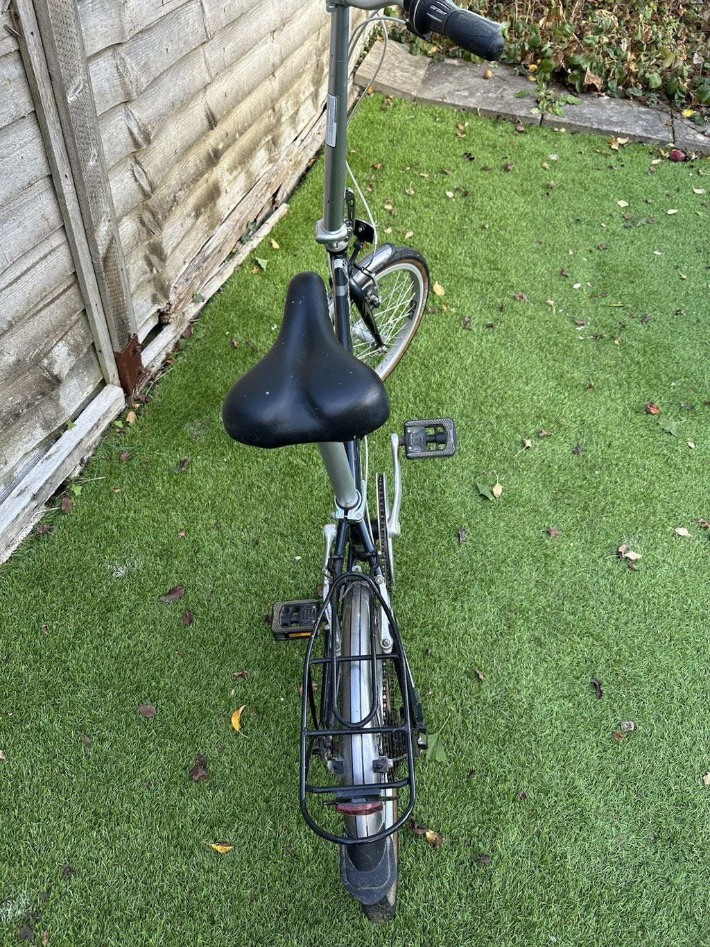 Dahon Speed D7 Folding Bike with Mudguards Rear Rack Black/Silver