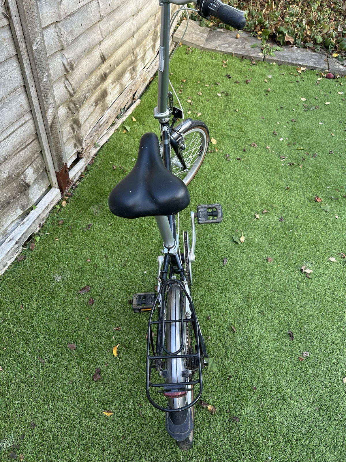 Dahon Speed D7 Folding Bike with Mudguards Rear Rack Black/Silver