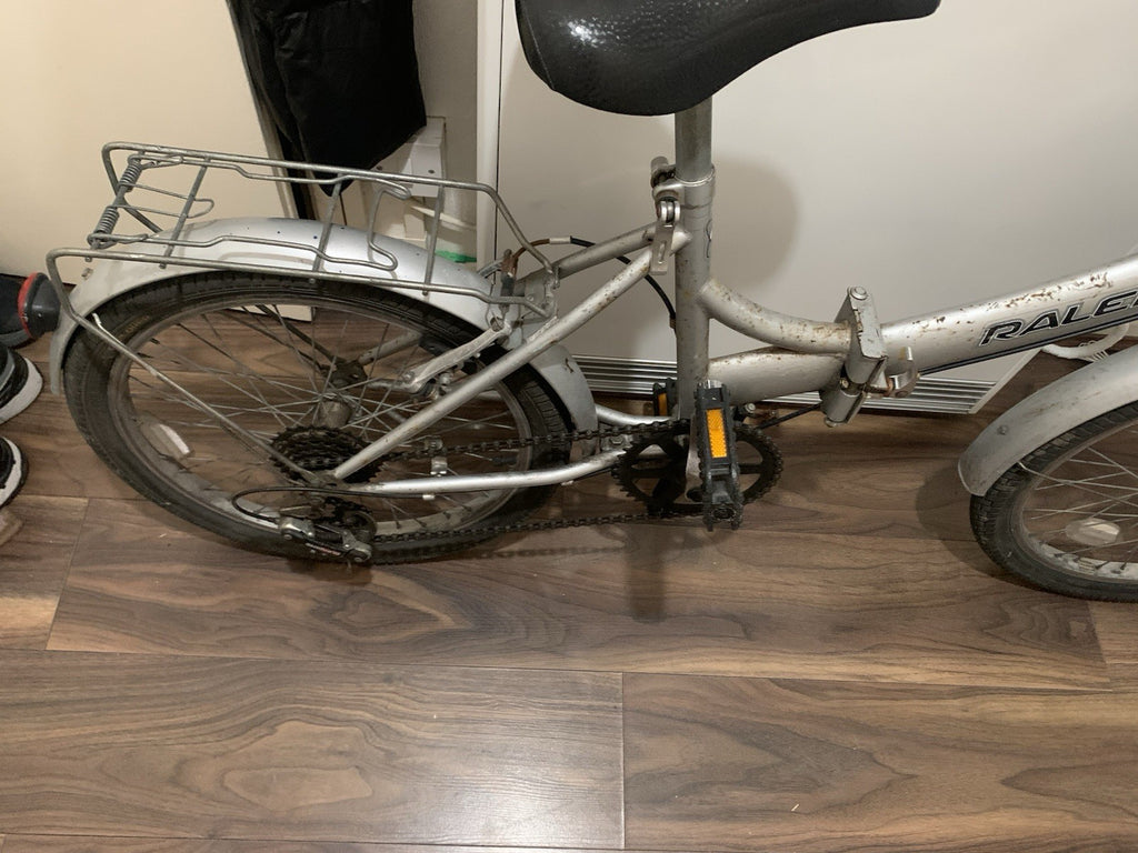 Raleigh  Bike 20in Silver/Black, Mudguards, Rear Rack, Grip Shifter