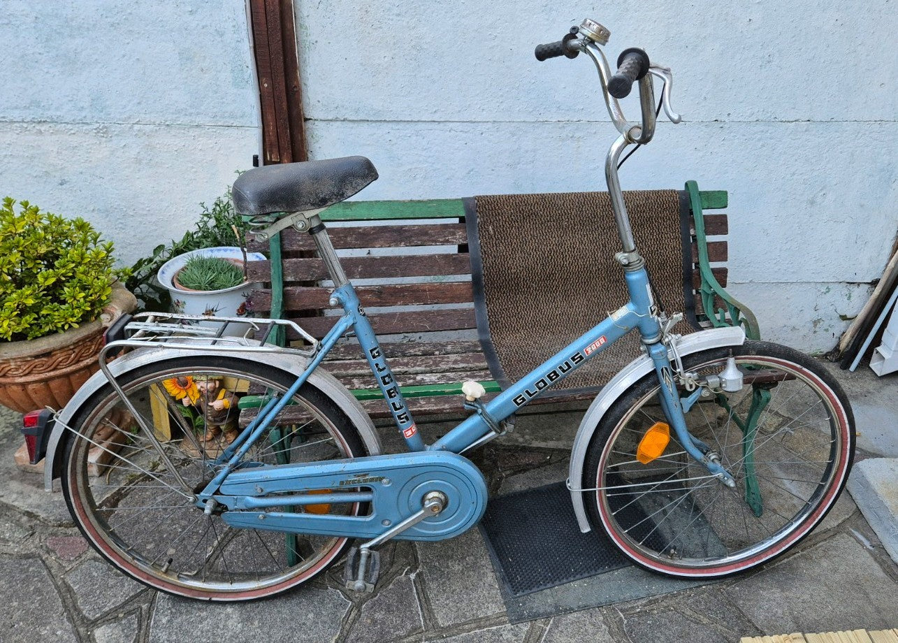 Joblot X4 Classic bikes, 3 Raleigh & 1 Globus. Foldable