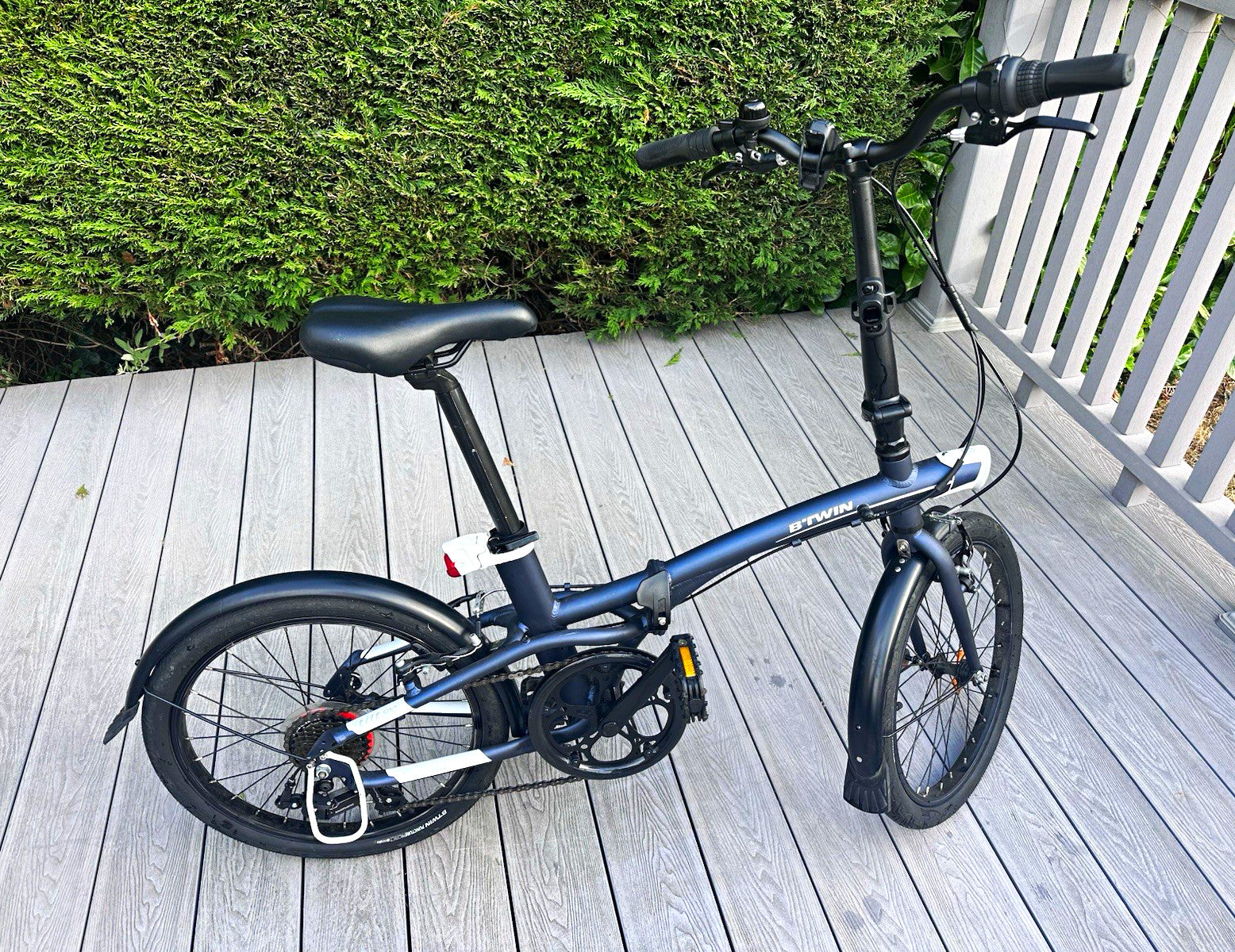 B'TWIN Tilt 500 20in Folding Bike Blue with Mudguards, Rim Brake, Gears