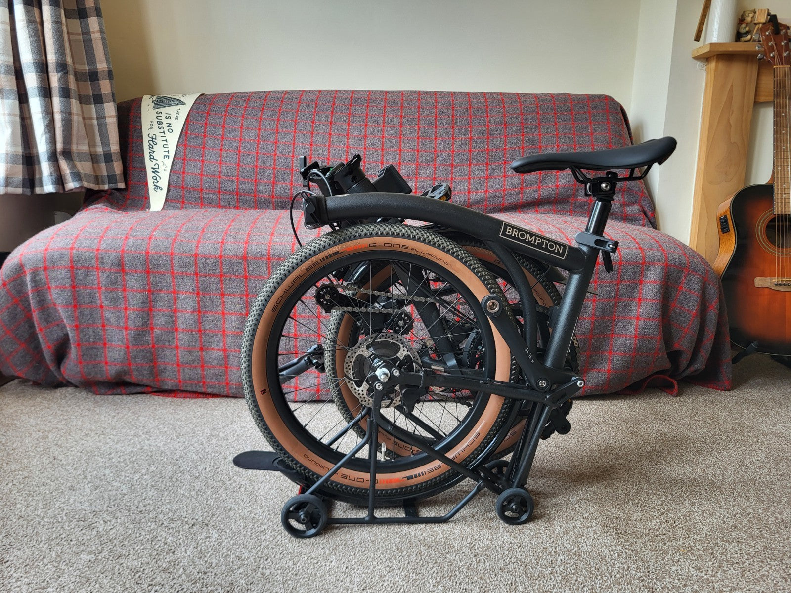 Brompton G Line Medium – Space Black + G Line Lezyne Front Light & Toolkit