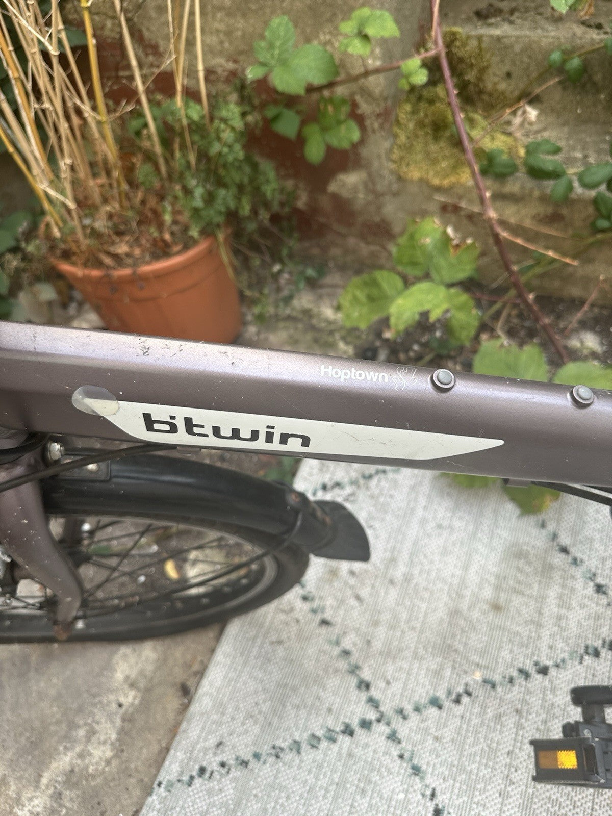 B'Twin Hoptown Folding Bike 7-Speed, Cappacino (light Purple)