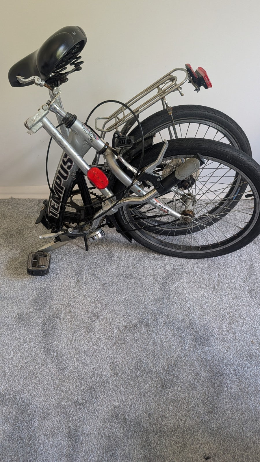 Folding Bicycle, Adults size 20 inch wheels condition used. Collection only!
