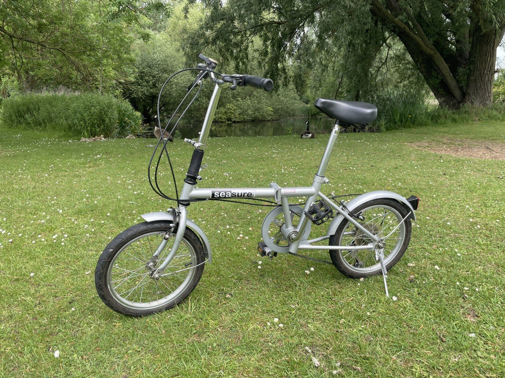 Folding Bike “ Sea Sure “ Excellent Condition 6 Speed Hardly Used With Carry Bag