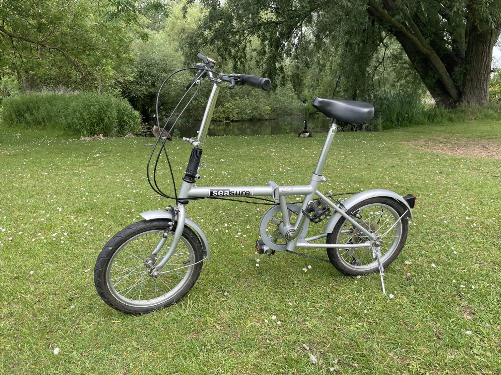 Folding Bike “ Sea Sure “ Excellent Condition 6 Speed Hardly Used With Carry Bag