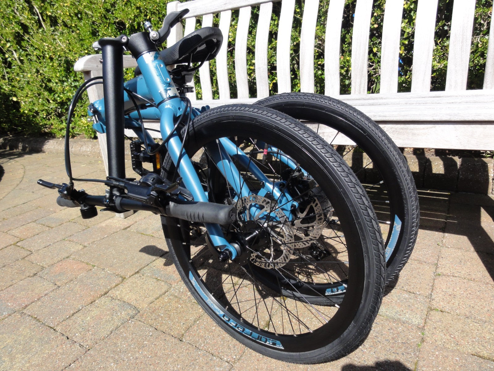 CARRERA INTERCITY DISC 9-SPEED FOLDING BIKE - MINT++