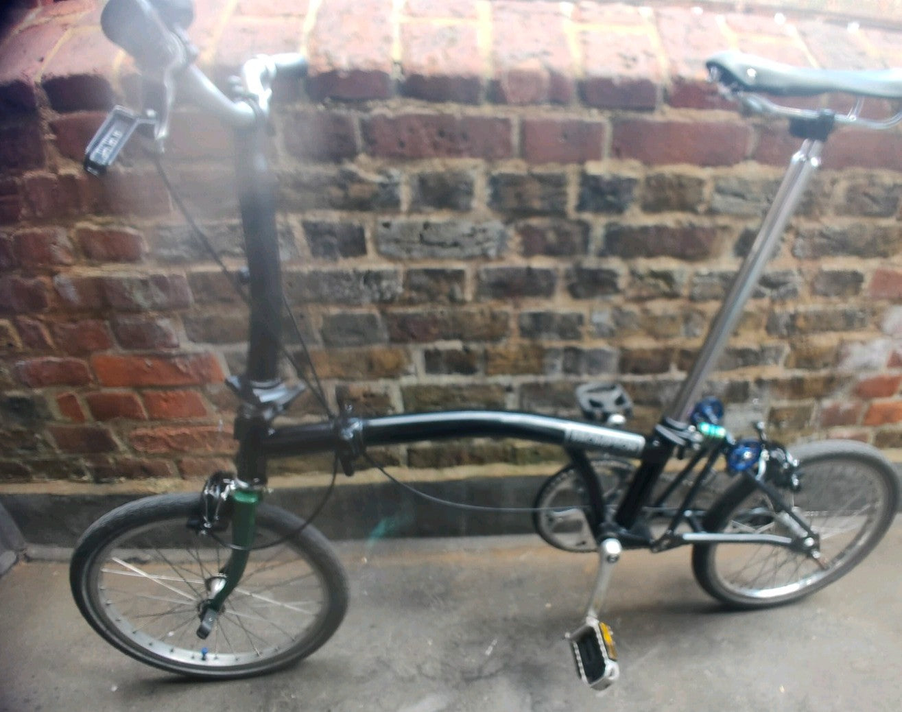 Attractive Brompton single speed folding bike leather saddle