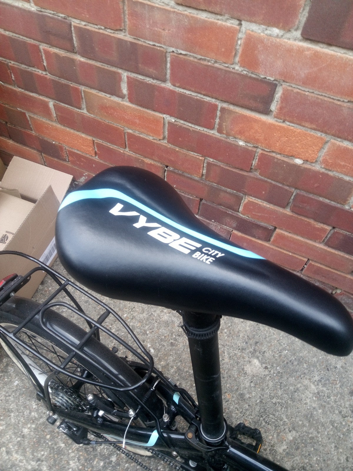 Dahon Vybe 20 Inch Folding Bike ideal commuter bike, barely used