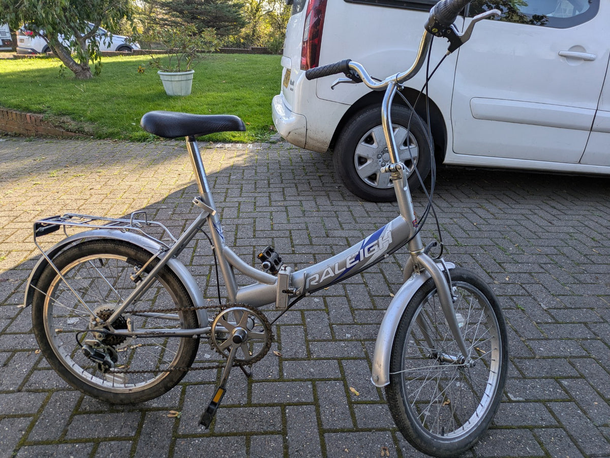 Raleigh Folding Bike Silver 20in Wheels Rear Rack Mudguards Unisex Adults