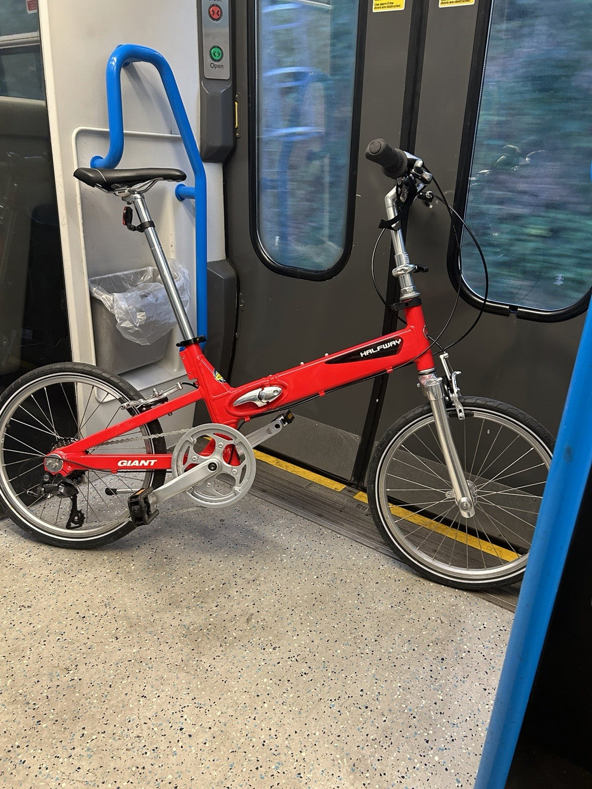 VGC Giant Halfway Folding Bike 20”  7 Spd Commuting Train Camper Travel Shimano