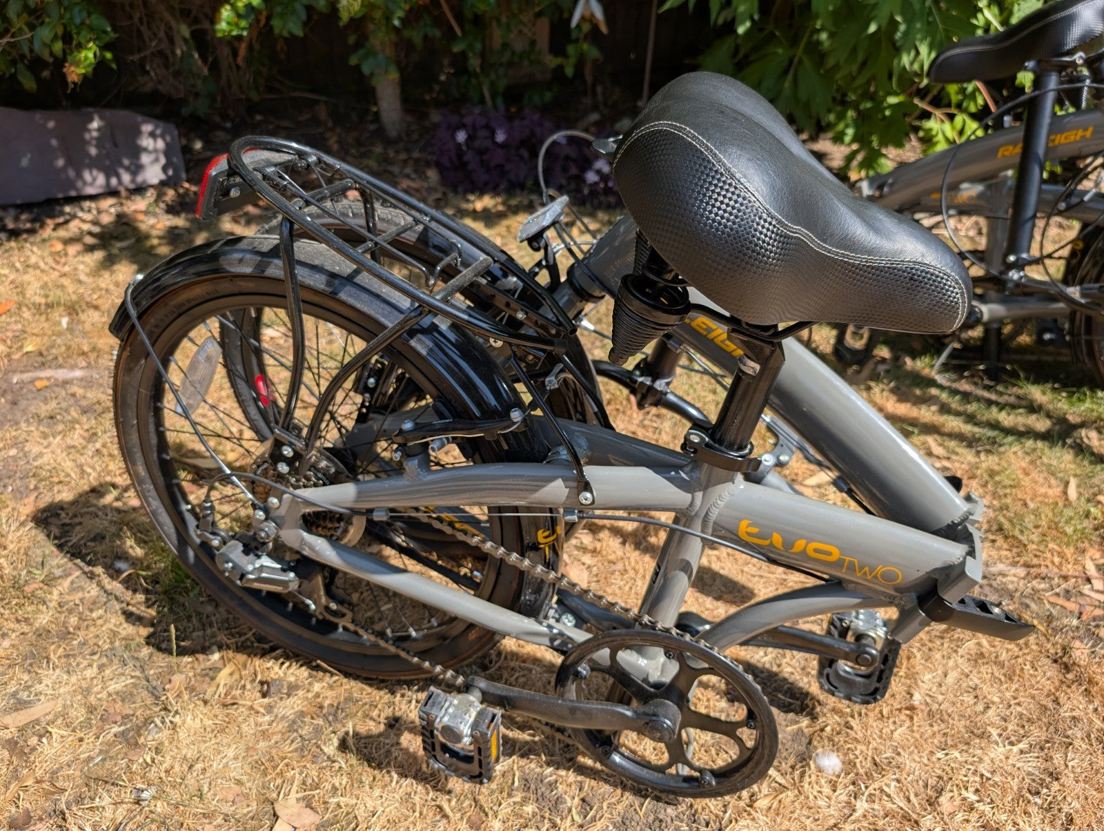 Raleigh Evo Two Folding Bike 20" Aluminium Frame, 7-Speed with Rear Rack & Stand