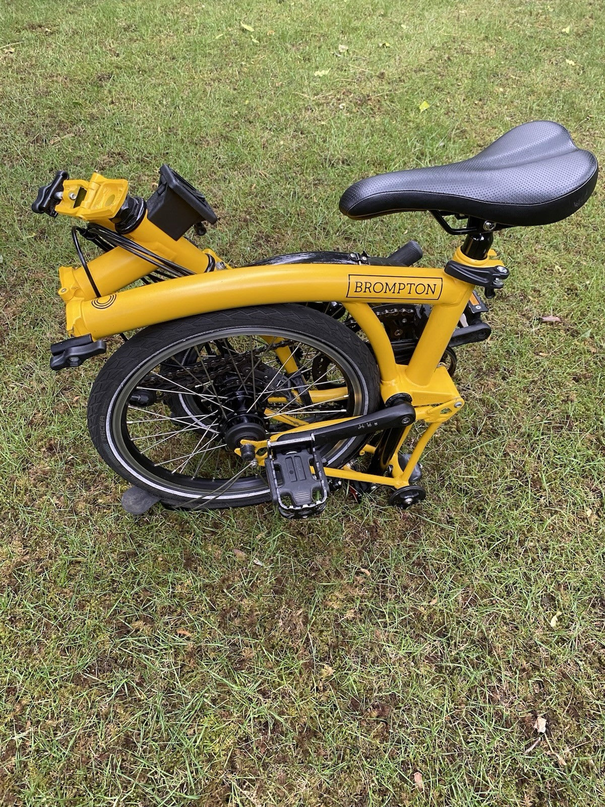 Brompton bike C-line 12-speed 2025 mid bar In bumblebee yellow
