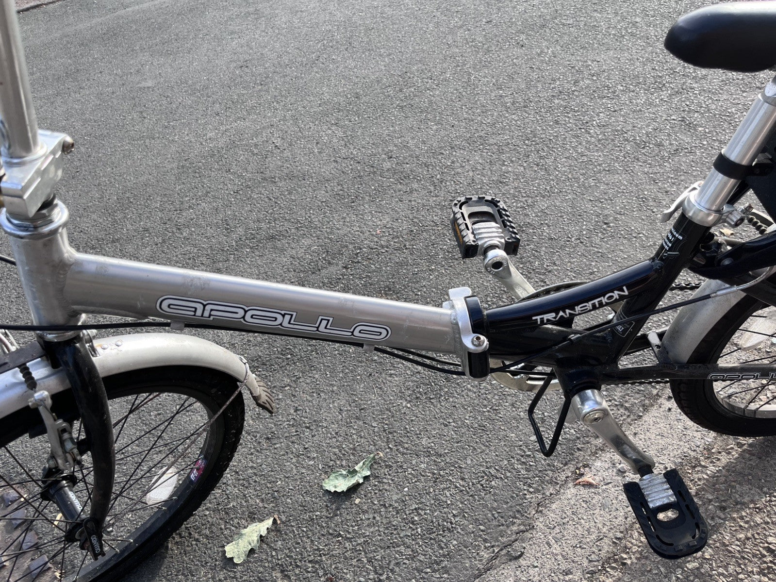 Apollo Folding Bike Aluminium Unisex Adults pick up Crawley sussex with carrier