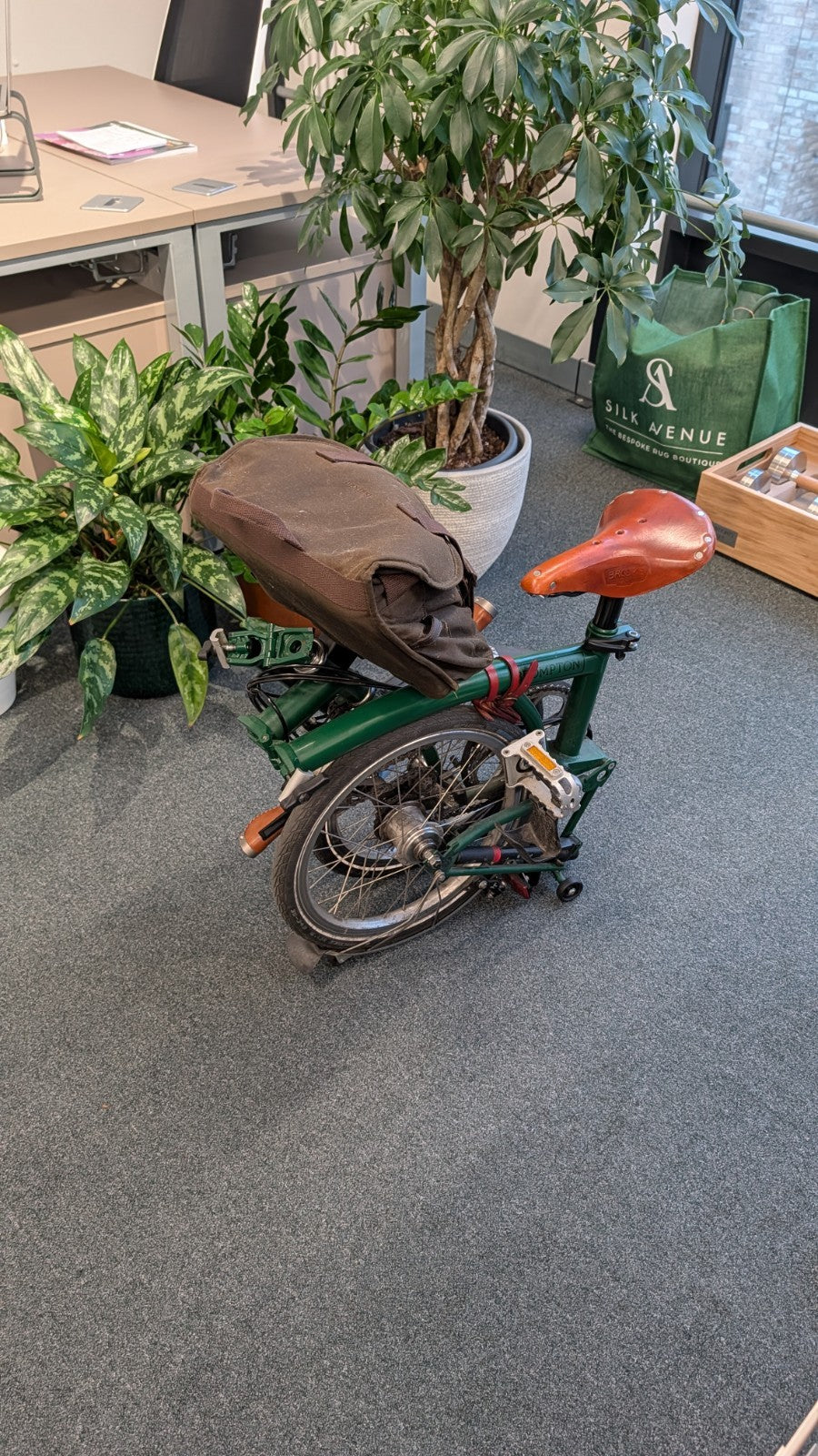 Classic 6-Speed Brompton Folding Bicycle - Racing Green - Excellent condition