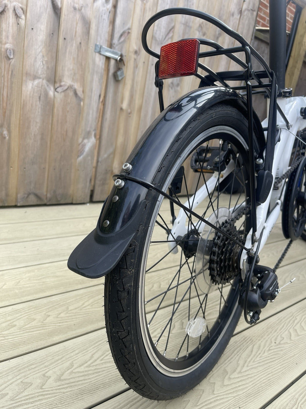 Snicket Adventure 20in Folding Bike 5-Speed Rear Rack Mudguards White/Black
