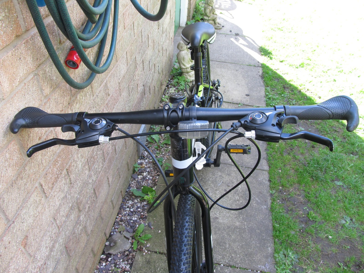 BIKE MOUNTAIN 26"  WHEELS BI FOLD UNISEX-EXCELLENT CONDITION