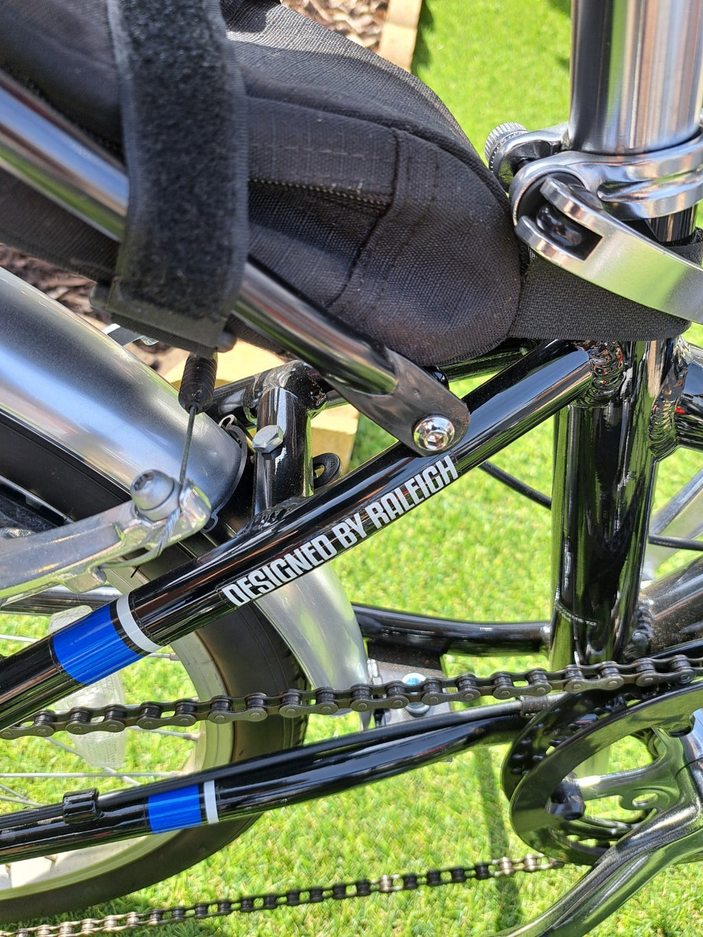 Pair of folding bikes Aktiv A6 by Raleigh - Never used.