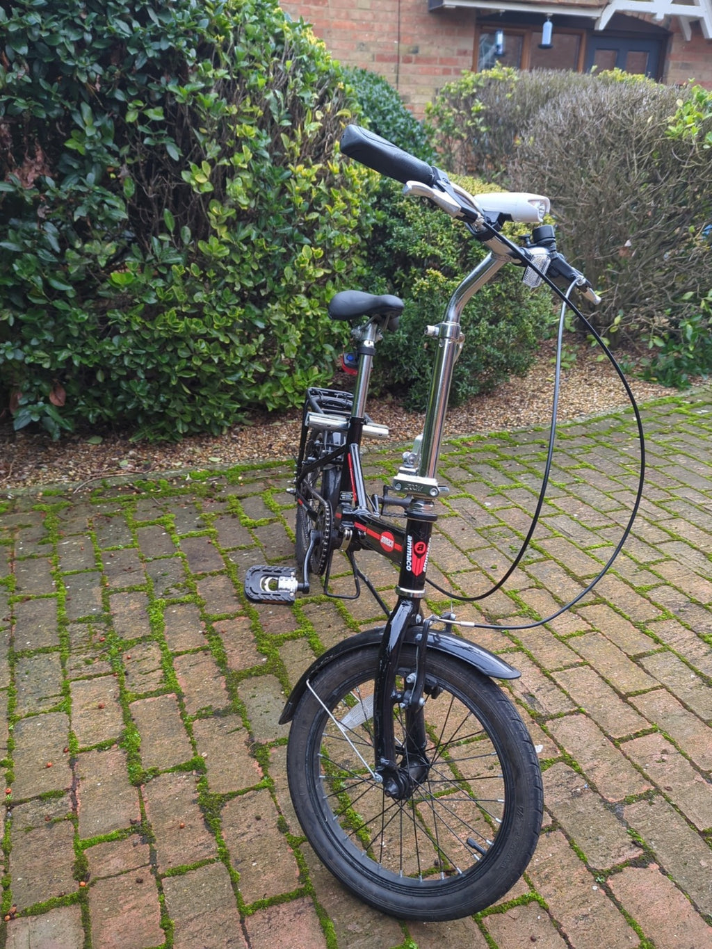 Ammaco Folding Bike 20” Wheels – Compact City Bicycle – Rear Rack – Black/Red