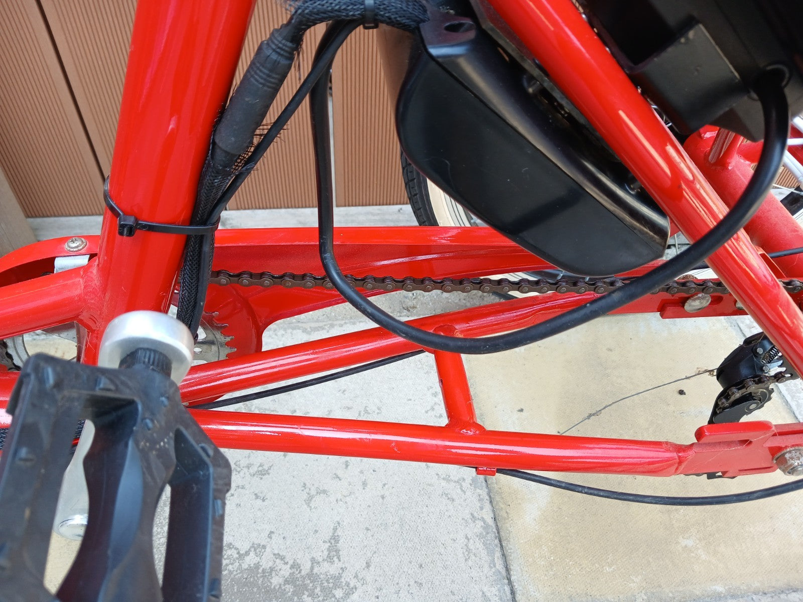 Scout Tricycle Folding 6-Speed Shimano 24" E Trike 3 Wheel Bicycle - In Red