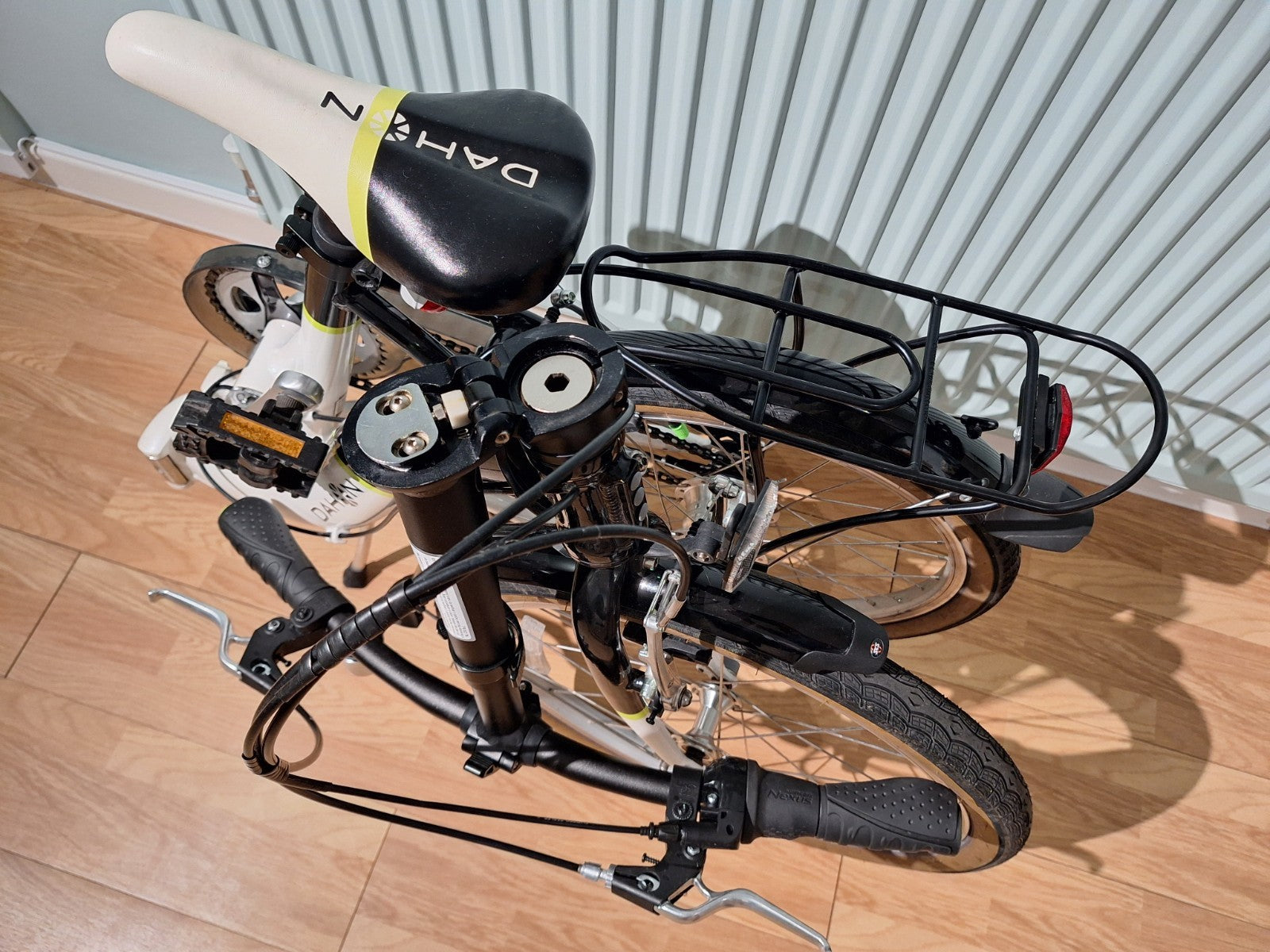 Dahon Ciao Unisex Folding 20" Wheel Bike with Rack + Mudguards  Carry Bag