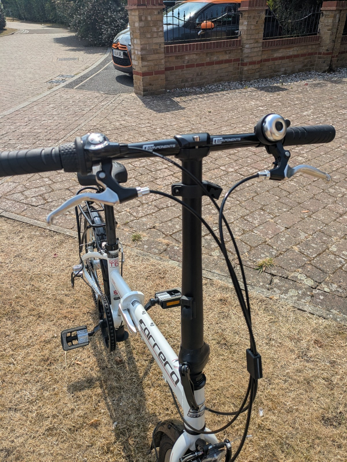 Carrera Transit Folding Bike 20in White/Black Hub Gears Rear Carrier Mudguards